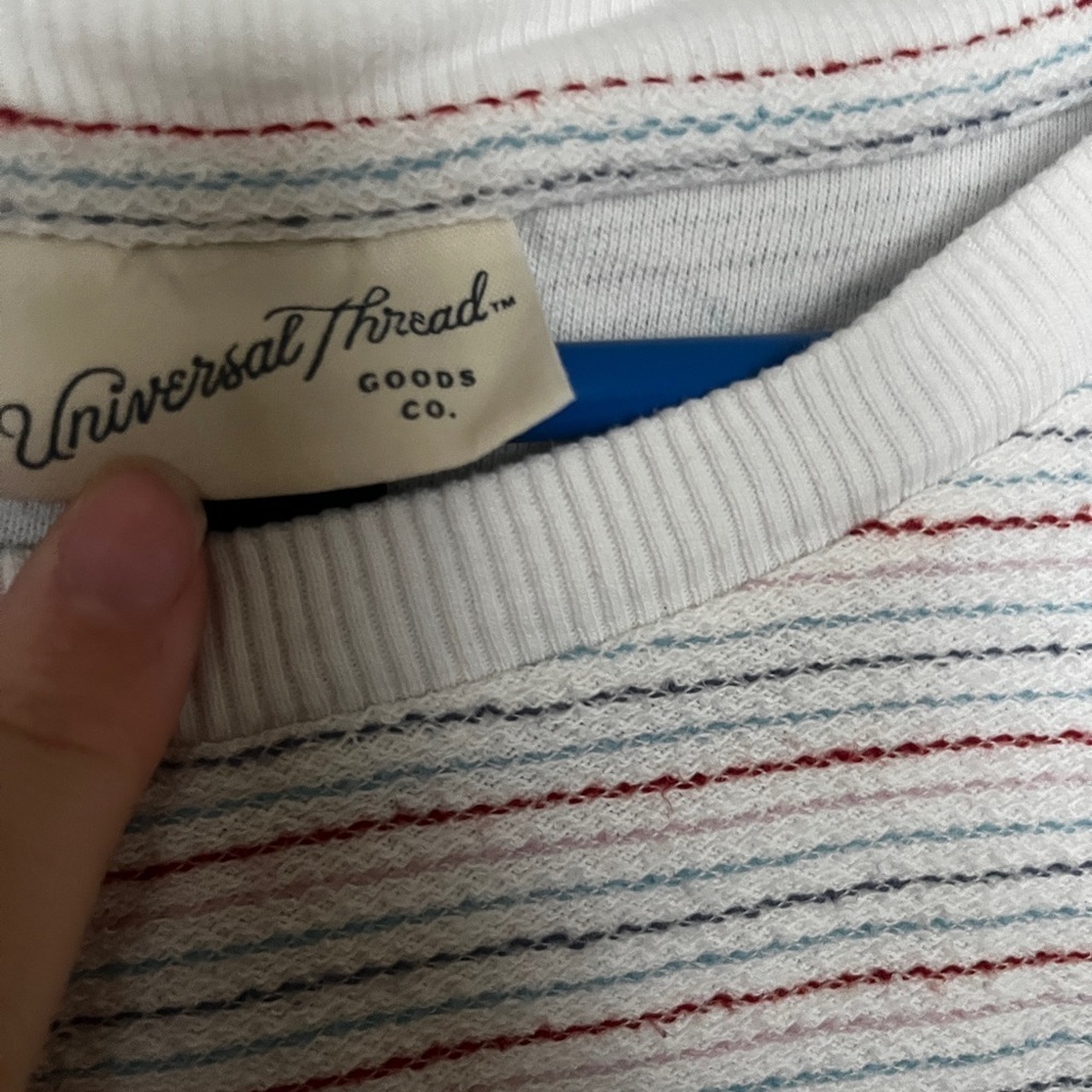 Universal Threads Crew Neck - Picture 3 of 7